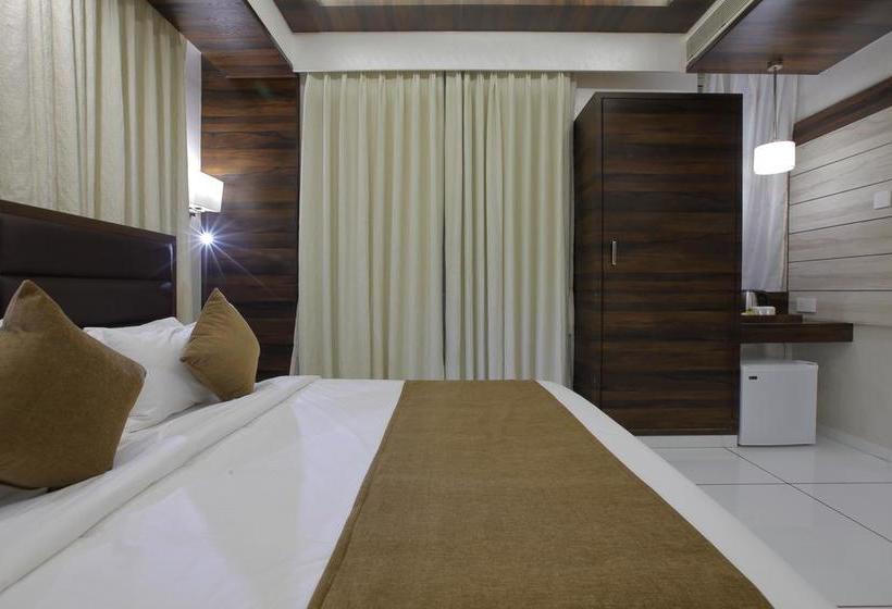 Hotel Silver Heights 11