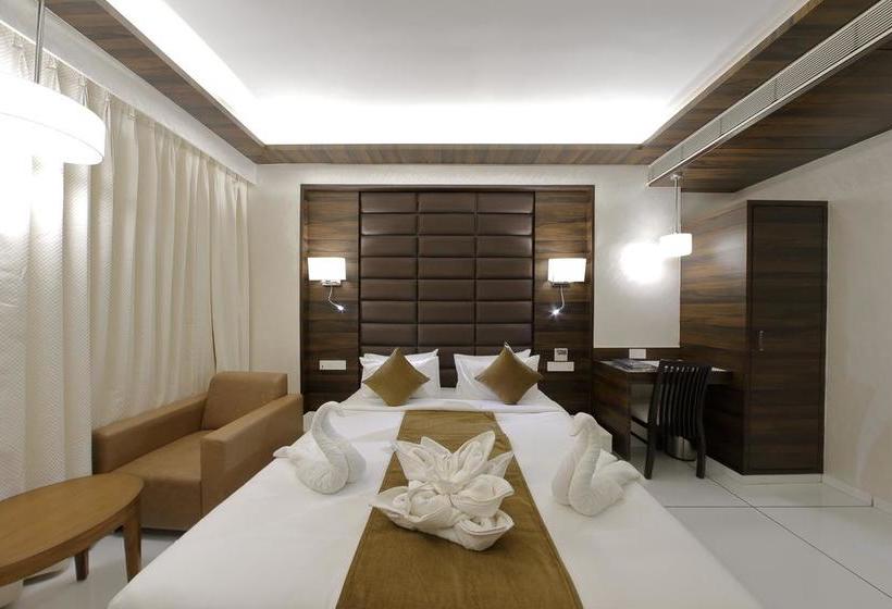 Hotel Silver Heights 16