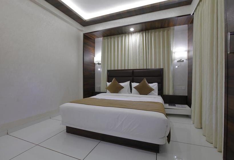 Hotel Silver Heights 9