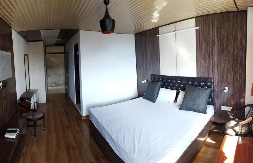 Hotel The Shyam Regency 3