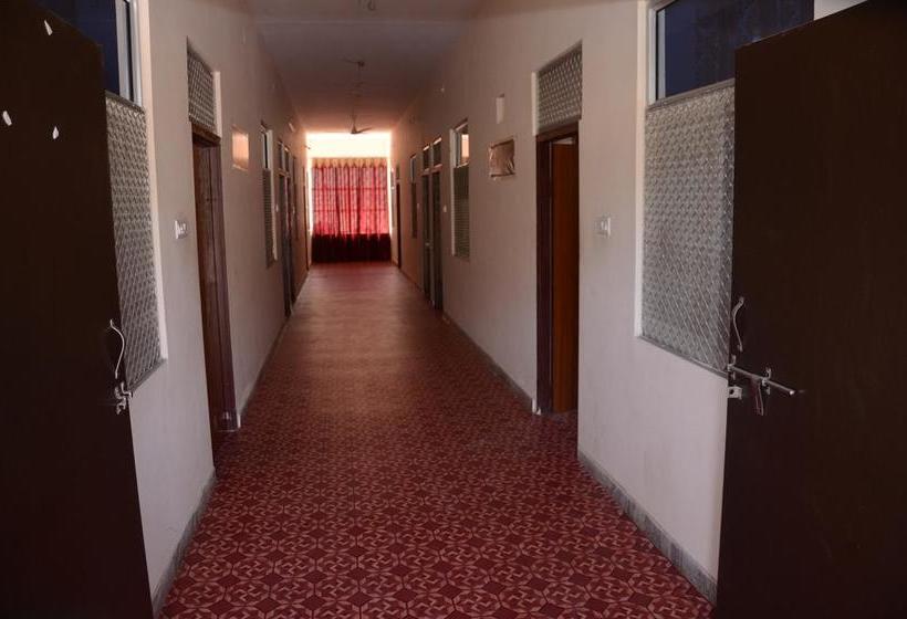 Hotel Dawarka Dhish Palace