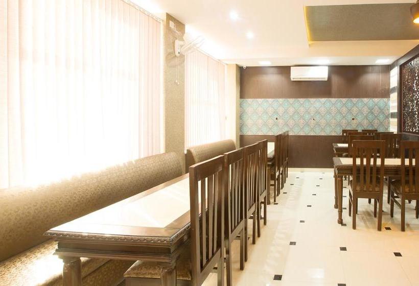 Hotel Treebo Vibhav Marriott 8