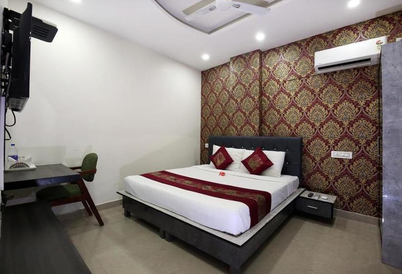 Hotel Cross Roads 14