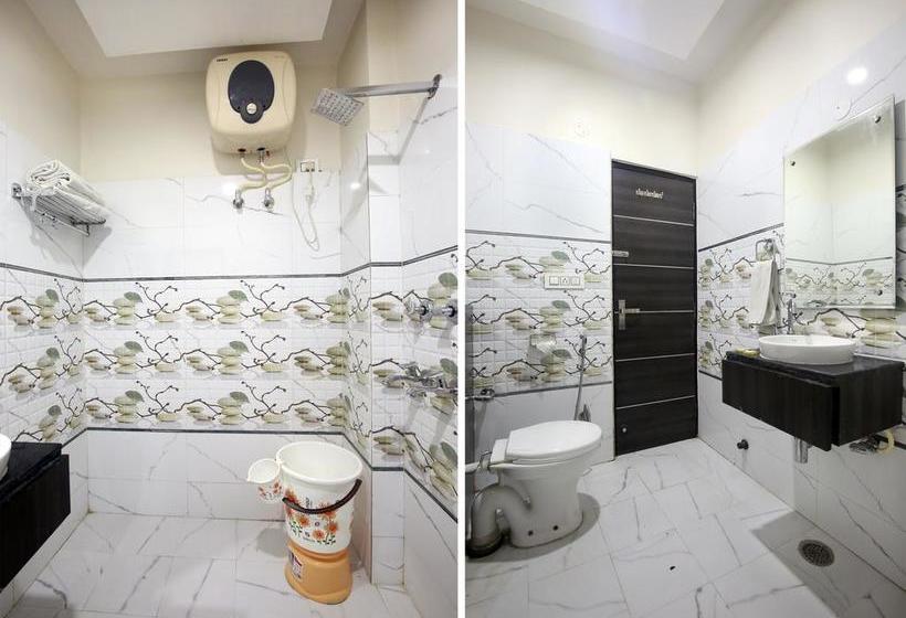 Hotel Cross Roads 18