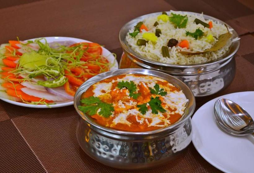 Hotel Cross Roads 19