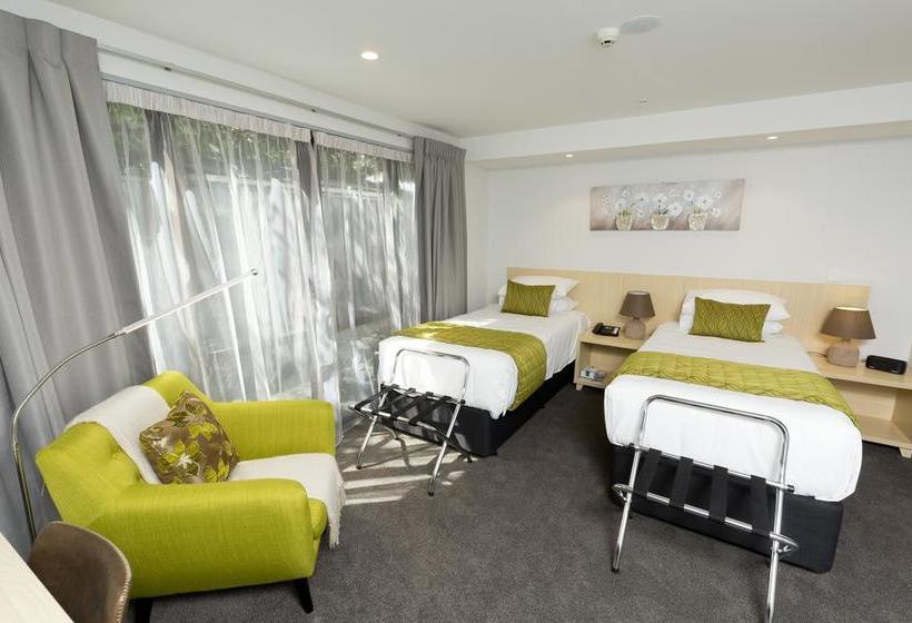 239 On Lincoln Motel