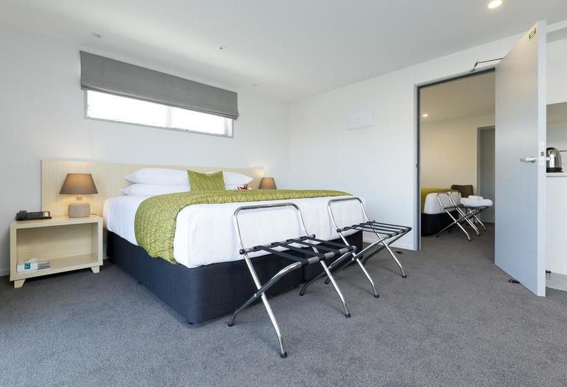 239 On Lincoln Motel 10