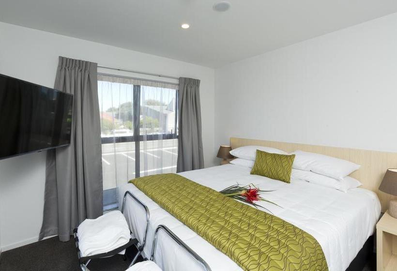 239 On Lincoln Motel 12