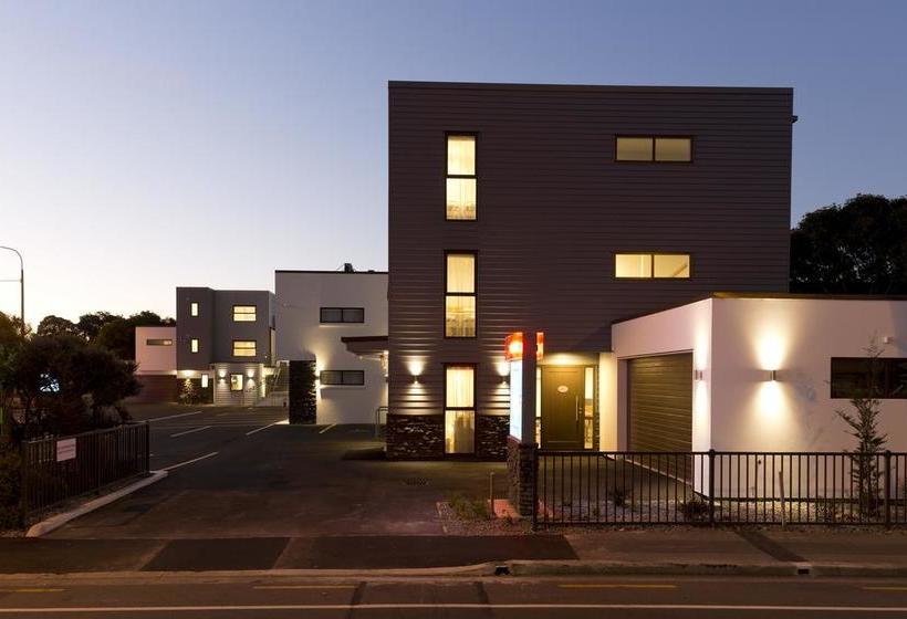 239 On Lincoln Motel 13