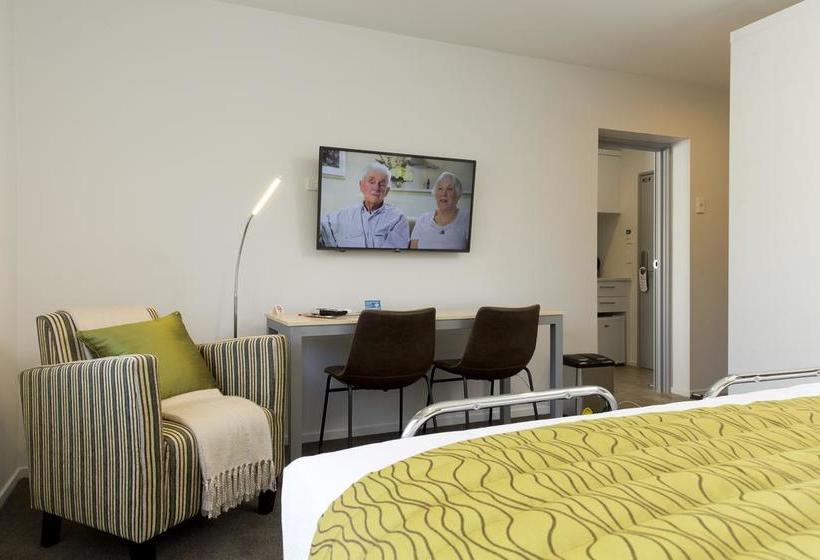 239 On Lincoln Motel 14