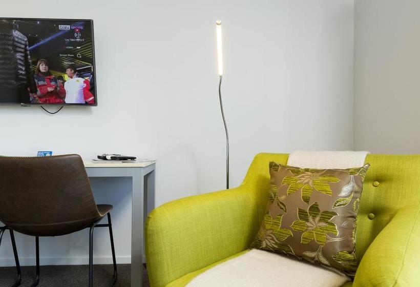 239 On Lincoln Motel 16