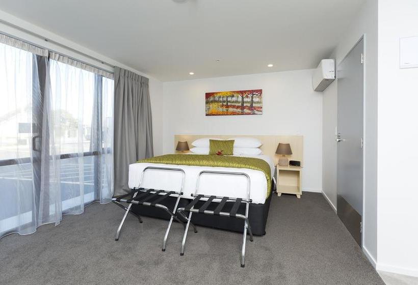 239 On Lincoln Motel 17