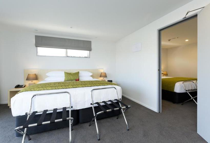 239 On Lincoln Motel 6