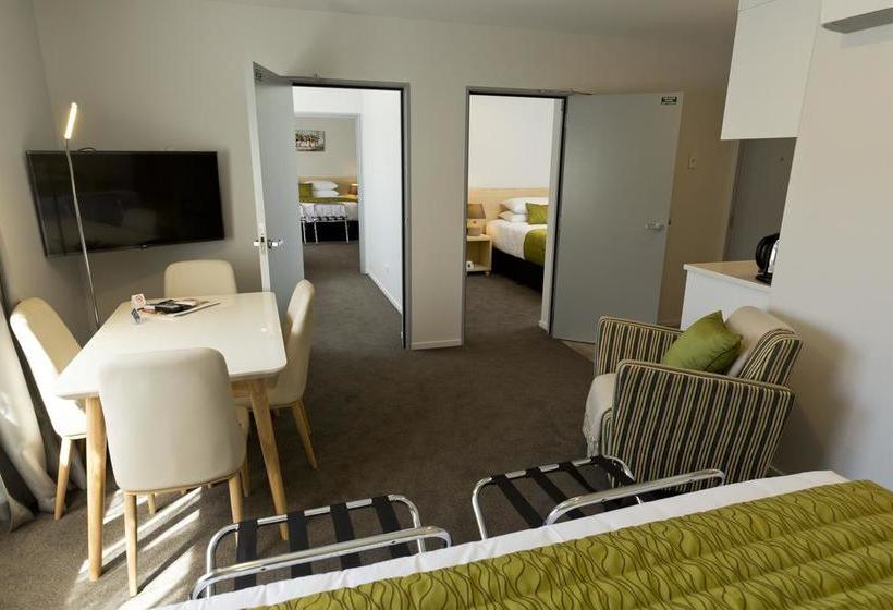 239 On Lincoln Motel 9