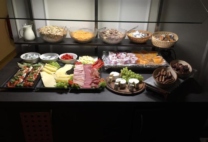 M1 Hotel Restaurant 1