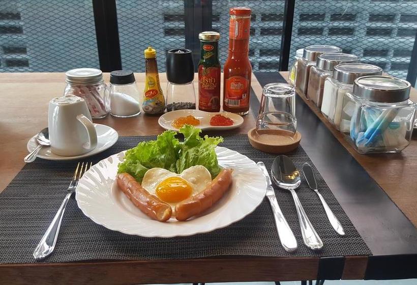 Saya Loft Hostel Lopburi 1