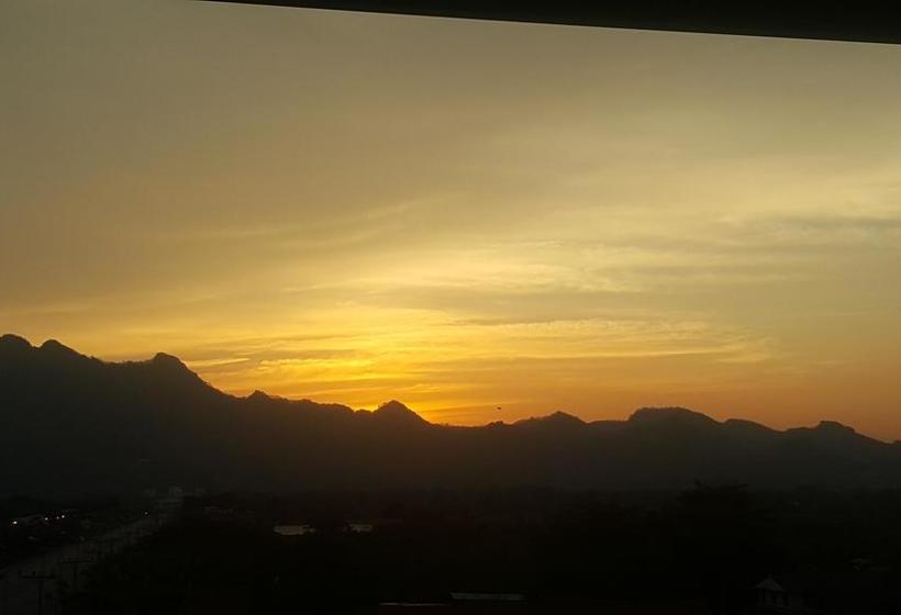 Saya Loft Hostel Lopburi 17