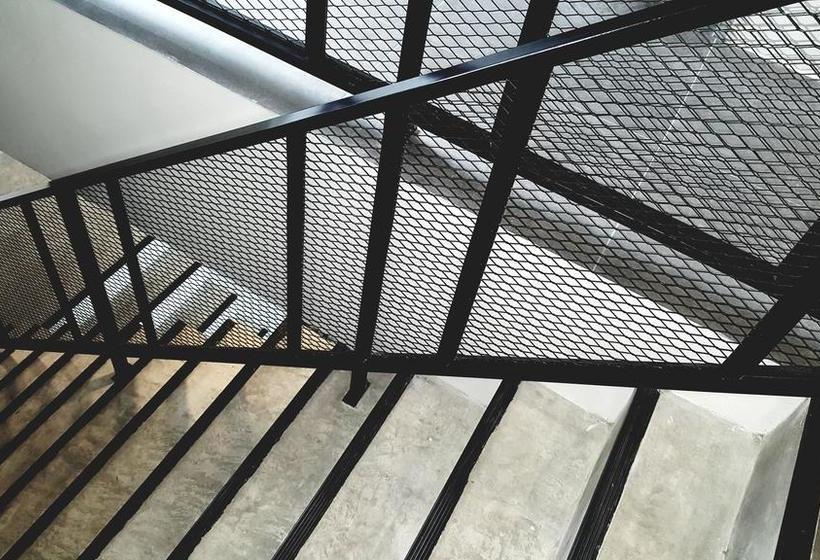 Saya Loft Hostel Lopburi 4