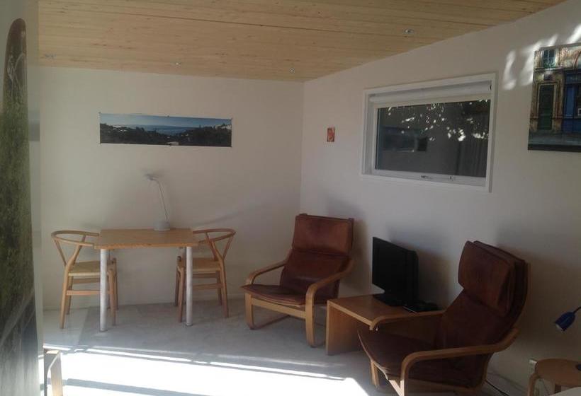 Queens Sea View B&b 11