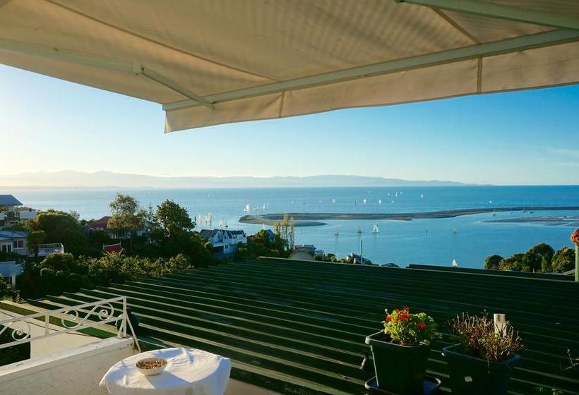 Queens Sea View B&b 13