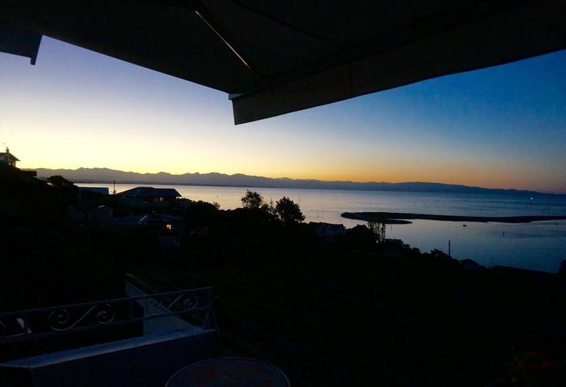 Queens Sea View B&b 15