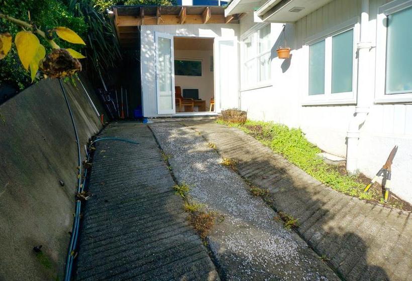 Queens Sea View B&b 3