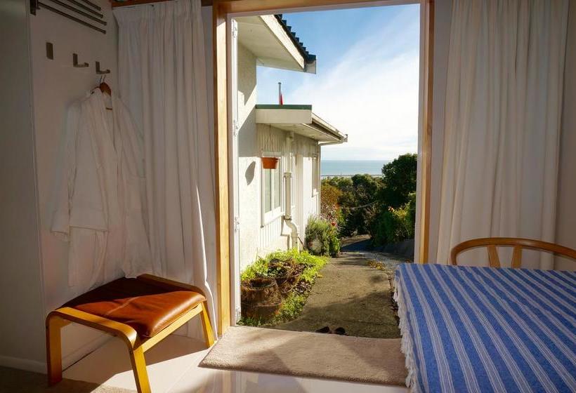 Queens Sea View B&b 4