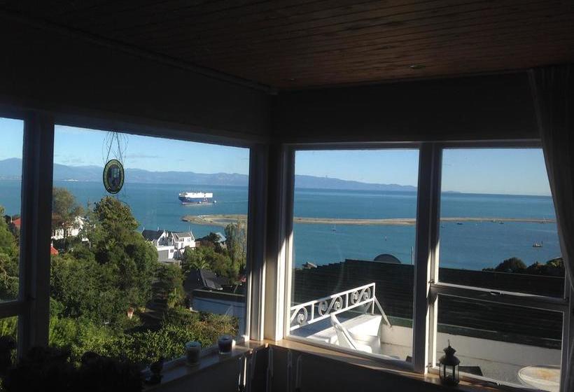 Queens Sea View B&b 8