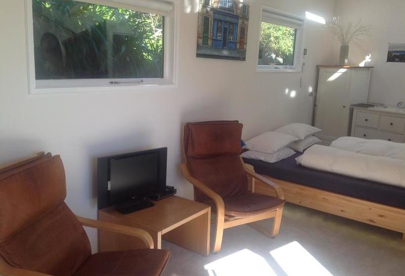 Queens Sea View B&b 9