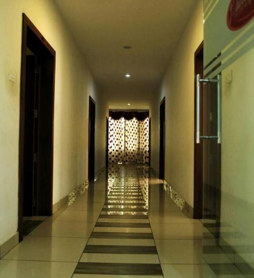 Hotel Pearl View Residency 8