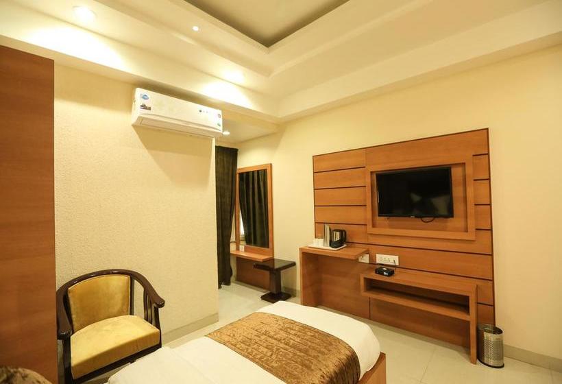 Hotel Oyo Premium New Market 11