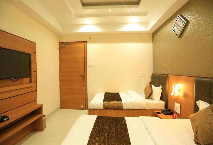 Hotel Oyo Premium New Market 13