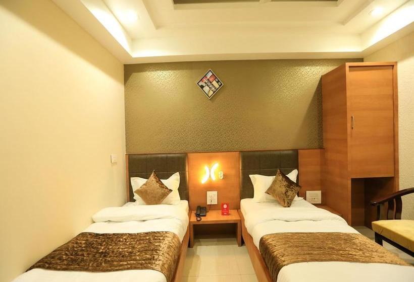 Hotel Oyo Premium New Market 14