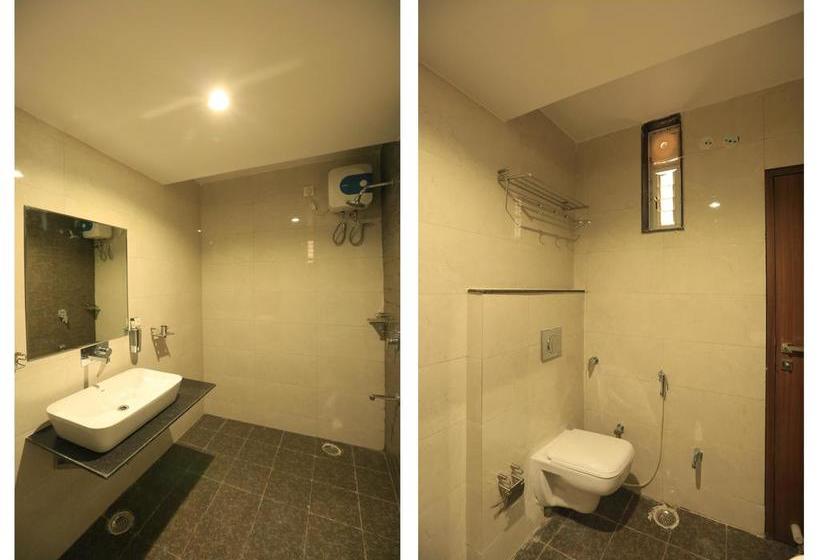 Hotel Oyo Premium New Market 17