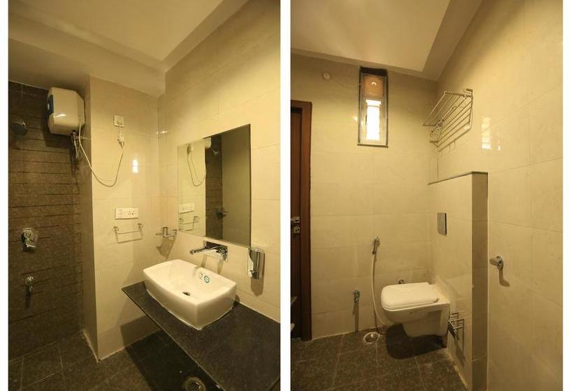 Hotel Oyo Premium New Market 18