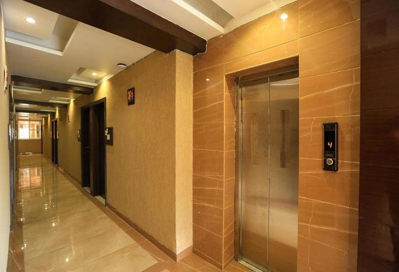 Hotel Oyo Premium New Market 19