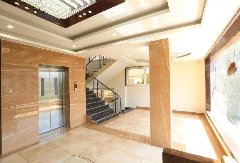 Hotel Oyo Premium New Market 7