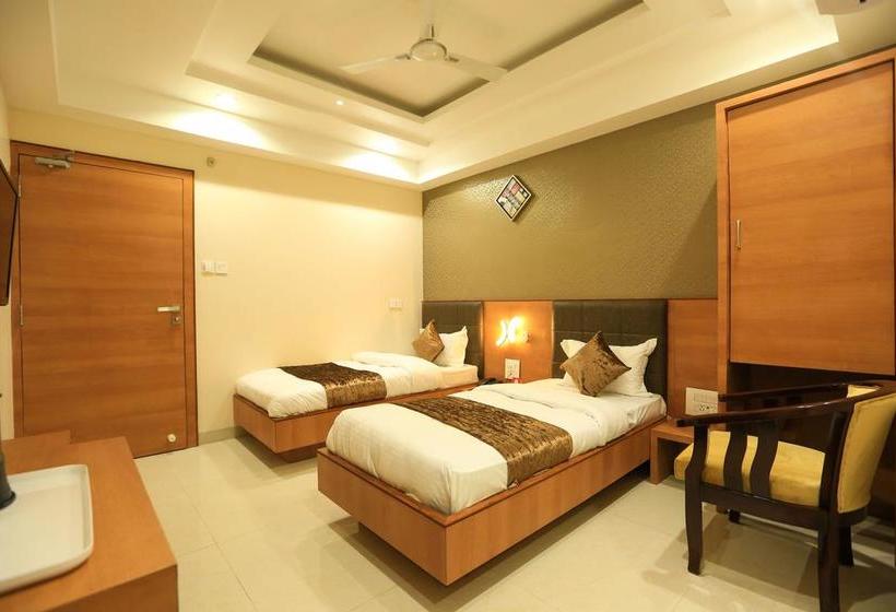 Hotel Oyo Premium New Market 8