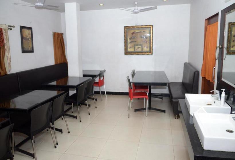 Hotel Oyo Rooms Mvp Colony Sector 1 4