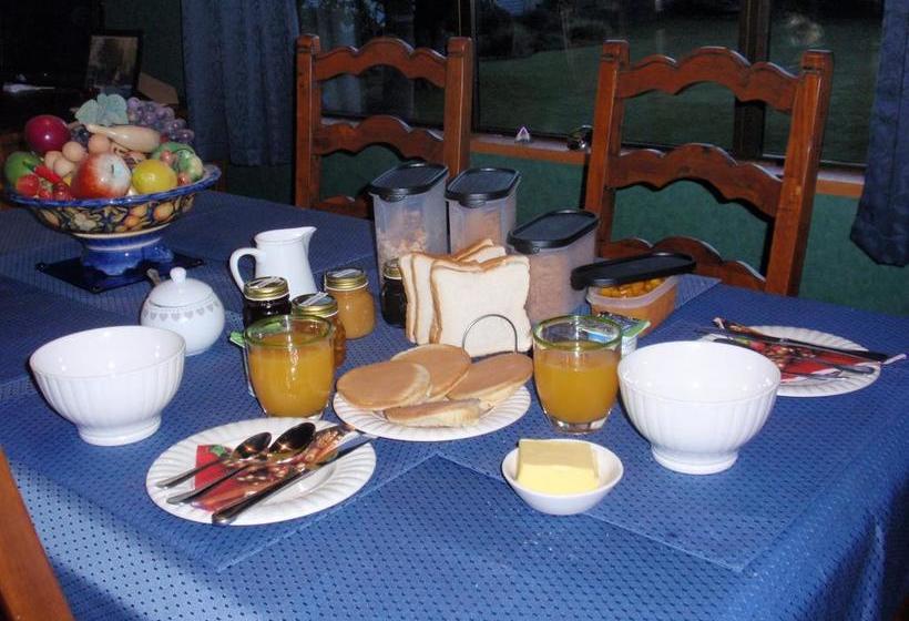 Bed and Breakfast Quirky Cottage 3