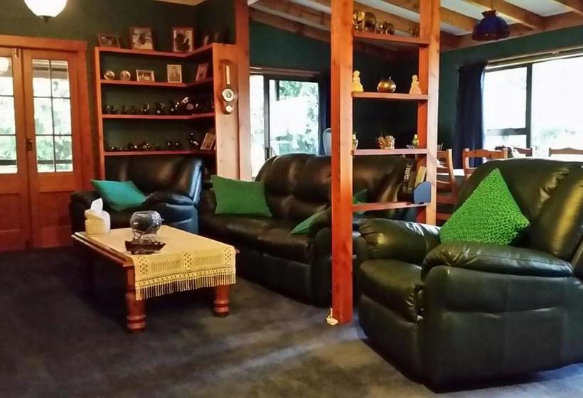 Bed and Breakfast Quirky Cottage 4