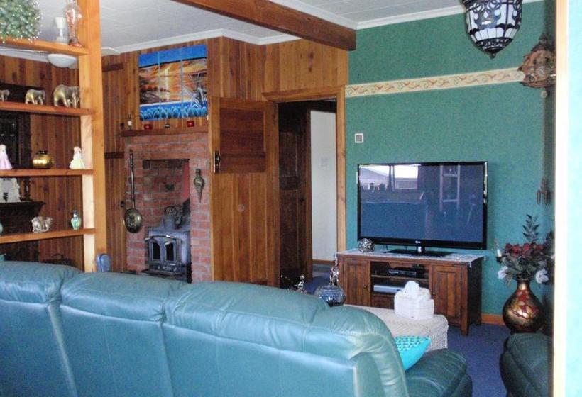 Bed and Breakfast Quirky Cottage 5