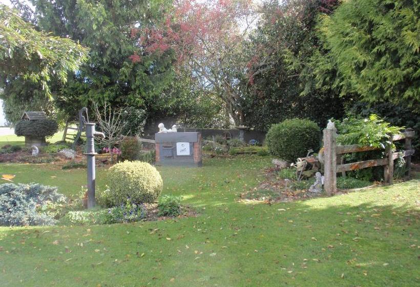 Bed and Breakfast Quirky Cottage 8