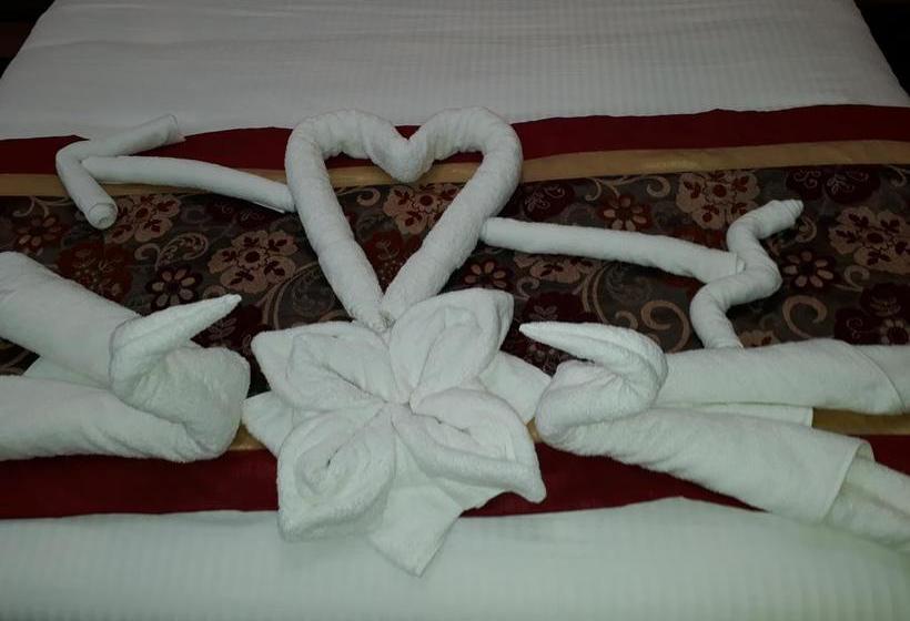 Hotel The Golden Sunrise 11