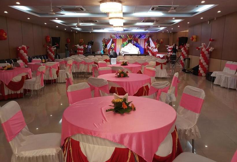 Hotel The Golden Sunrise 17