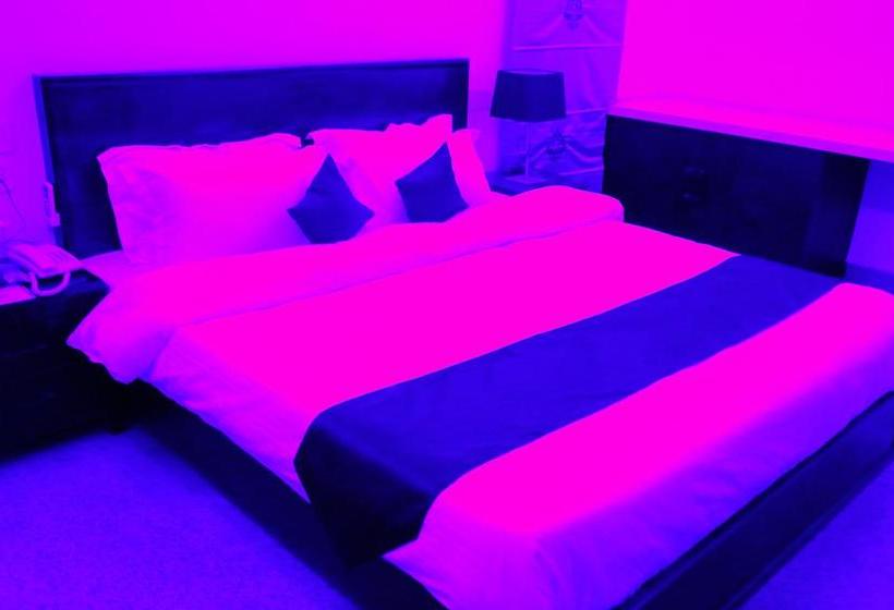 Hotel The Oscar Regency 1