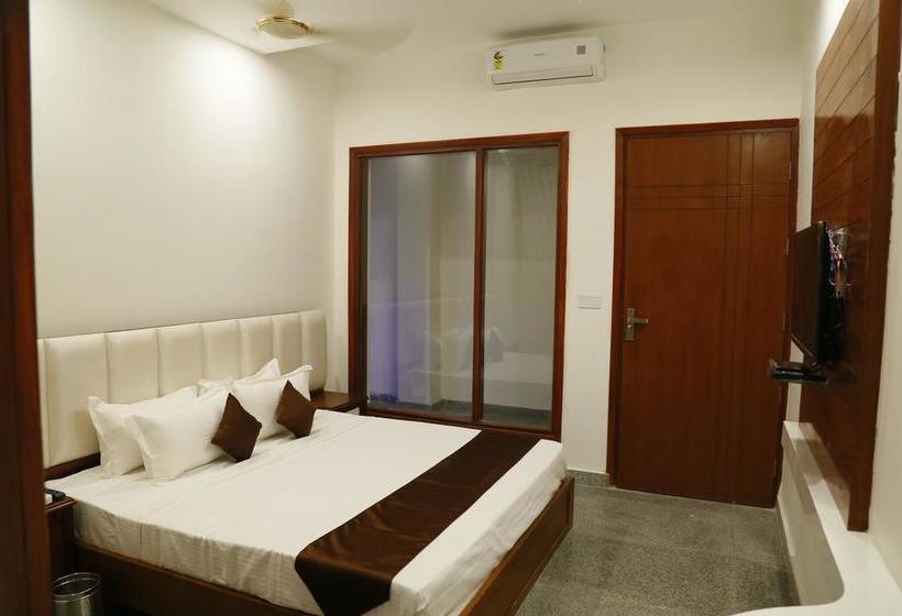 Hotel The Oscar Regency 2