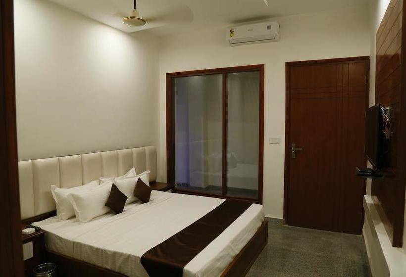 Hotel The Oscar Regency 3