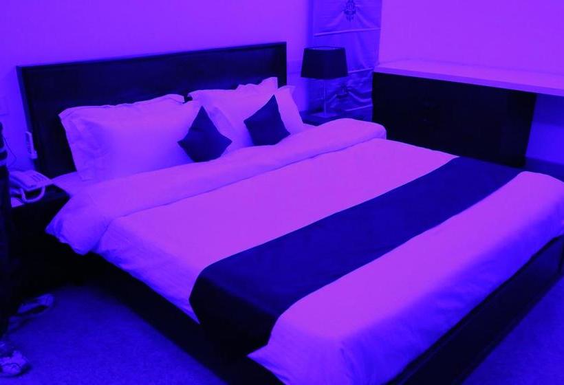 Hotel The Oscar Regency 4