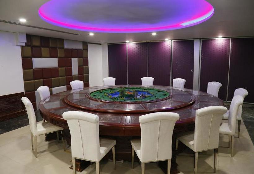 Hotel The Oscar Regency 6